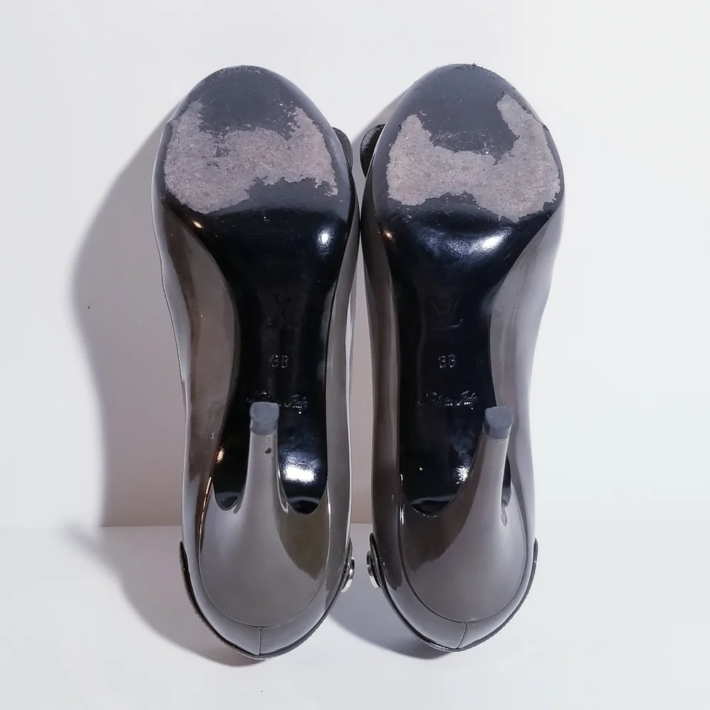 LOUIS VUITTON Sloane Patent Leather Cement Gray High Heel Pumps 38 8